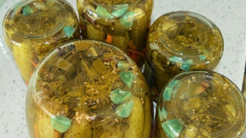 Why does garlic turn green? Practical tips for getting rid of this problem