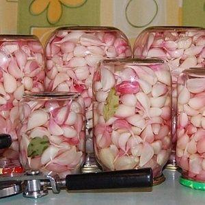Top 20 best ways to pickle garlic quickly and tasty at home