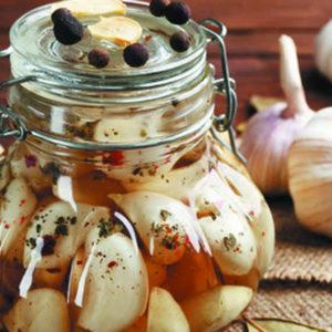 The simplest do-it-yourself preparations: storing garlic in glass jars - life hacks and important rules