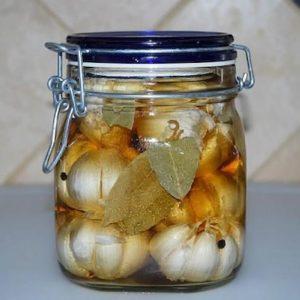 The simplest do-it-yourself preparations: storing garlic in glass jars - life hacks and important rules