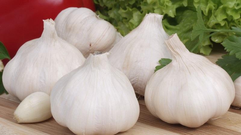 Let's figure it out together in a common question: Is garlic a vegetable or not?