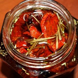 How to make dried tomatoes with your own hands: a selection of the best ways to harvest tomatoes at home