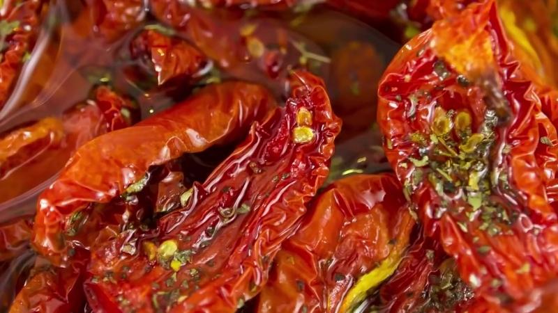 How to make dried tomatoes with your own hands: a selection of the best ways to harvest tomatoes at home