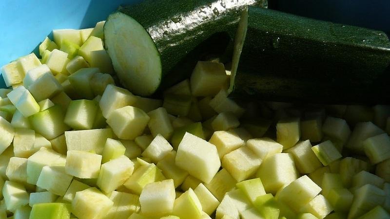 Let's preserve the taste and benefits: how to freeze zucchini fresh for the winter and what to cook from them later