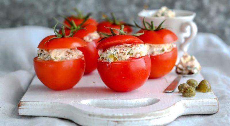 The taste and benefits of tomatoes all year round: how to freeze tomatoes for the winter in the freezer and what to cook from them