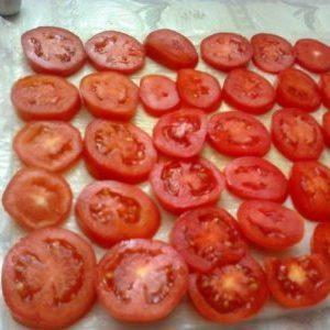 The taste and benefits of tomatoes all year round: how to freeze tomatoes for the winter in the freezer and what to cook from them