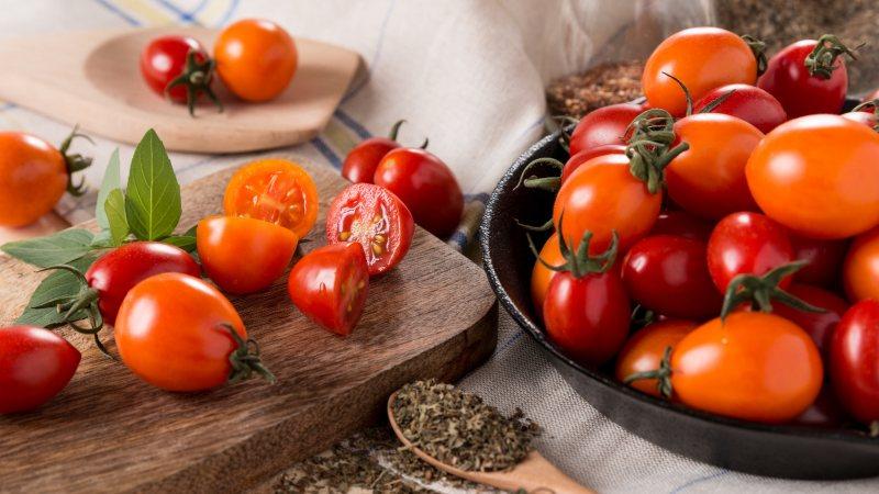 The best express recipes on how to pickle tomatoes in a bag quickly and tasty: ingredients, instructions and tips from housewives