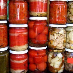 A popular variety loved by many gardeners: Samara tomato and its advantages over other types of tomatoes