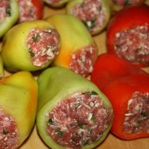 How to freeze peppers for the winter for stuffing: instructions for preparing a tasty and healthy preparation