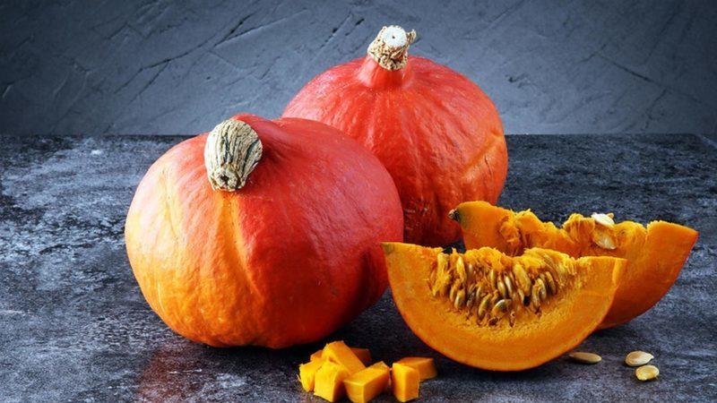 Orange-red Hokkaido pumpkin with a nutty flavor and high in vitamins and fiber