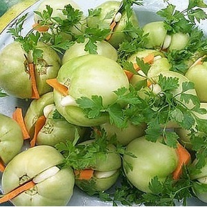 We fight tomato diseases easily and effectively: a selection of the best recipes for treating diseases