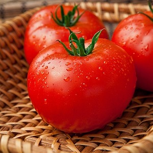 Simple and hassle-free tomato Khlynovsky: characteristics and description of the variety