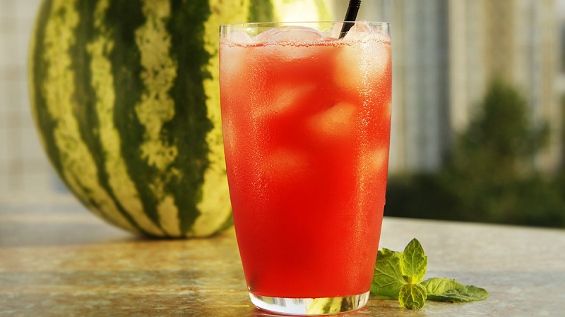 Why is watermelon juice useful and how to cook it properly at home