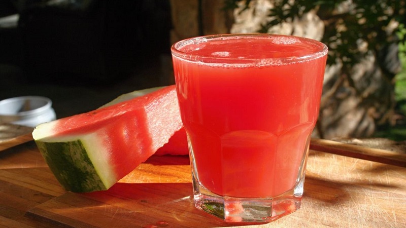 Why is watermelon juice useful and how to cook it properly at home