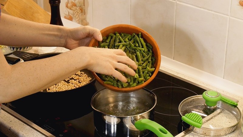 Getting ready for winter: how to freeze beans, preserving the beneficial properties and what to cook from them later