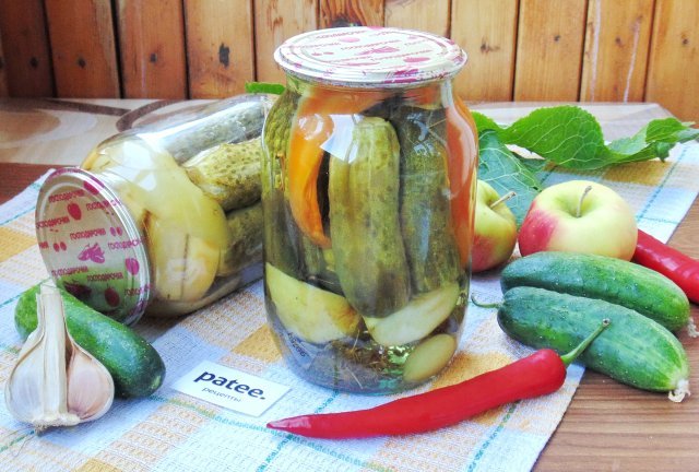 Recipes for cucumbers with apples for the winter: we cook deliciously and roll up correctly