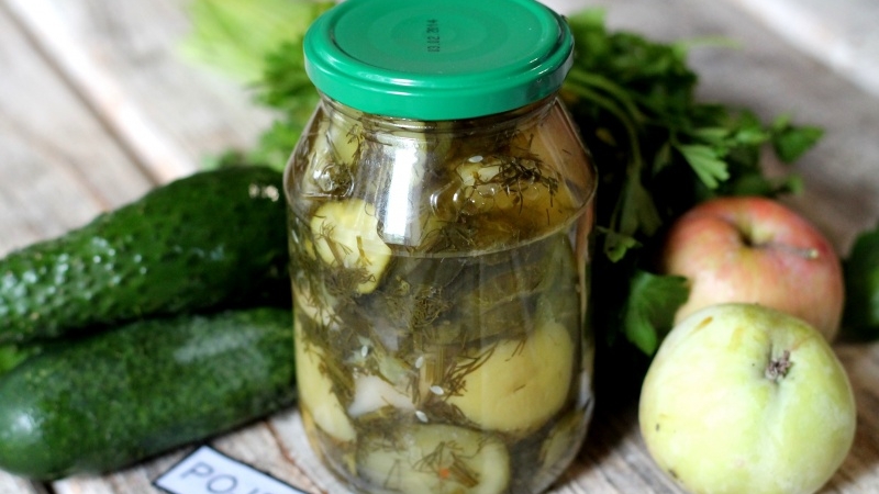 Recipes for cucumbers with apples for the winter: we cook deliciously and roll up correctly