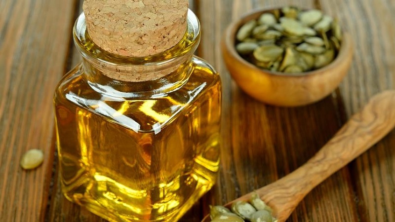 Delicious and useful medicine - pumpkin seeds with honey for prostatitis: recipes and treatment rules