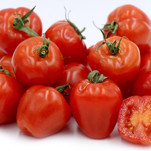 A variety with an appetizing name - Strawberry tomato: we grow it correctly and collect up to 5 kg from a bush