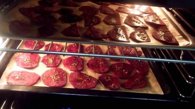 An interesting preparation for the winter: we store dried beets correctly together with the tops and use them in cooking