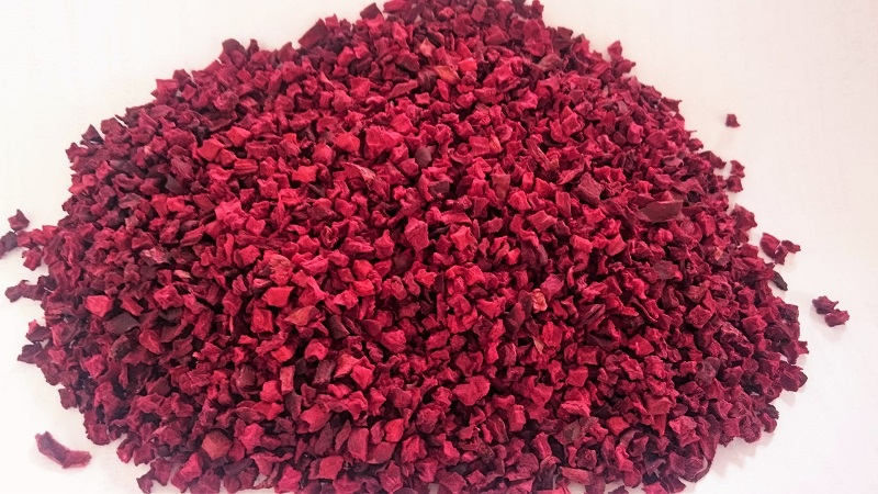 An interesting preparation for the winter: we store dried beets correctly together with the tops and use them in cooking