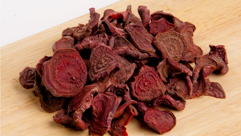 An interesting preparation for the winter: we store dried beets correctly together with the tops and use them in cooking