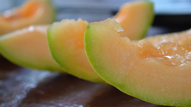 How does melon affect the intestines: weakens or strengthens?