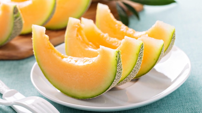 How does melon affect the intestines: weakens or strengthens?