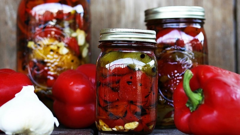 How to cook pickled peppers in oil for the winter: simple recipes from experienced housewives