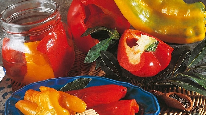 How to cook pickled peppers in oil for the winter: simple recipes from experienced housewives