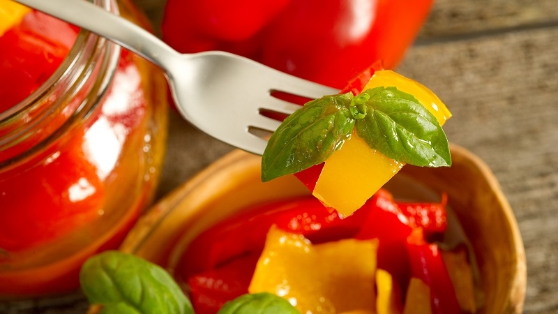 How to cook pickled peppers in oil for the winter: simple recipes from experienced housewives