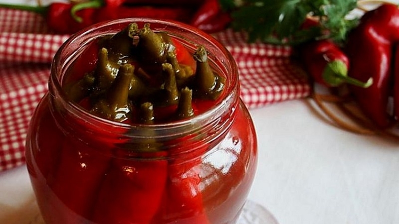 How to cook pickled peppers in oil for the winter: simple recipes from experienced housewives