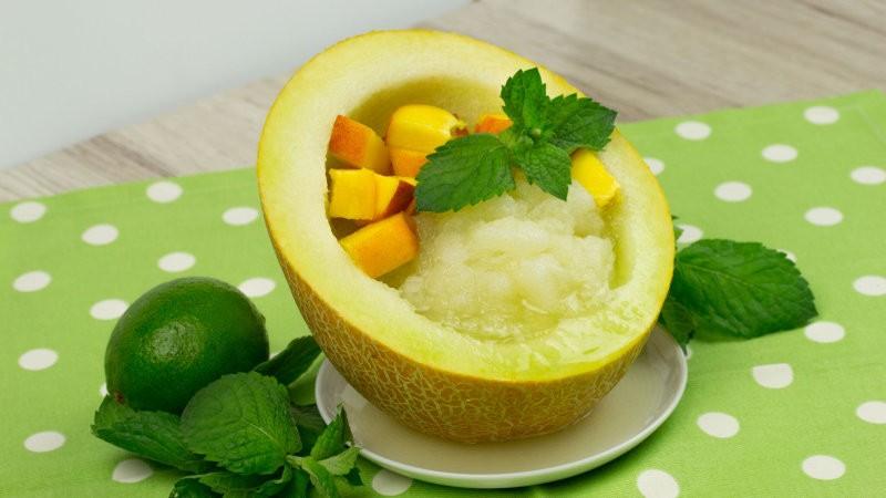 How to make delicious and healthy melon juice at home