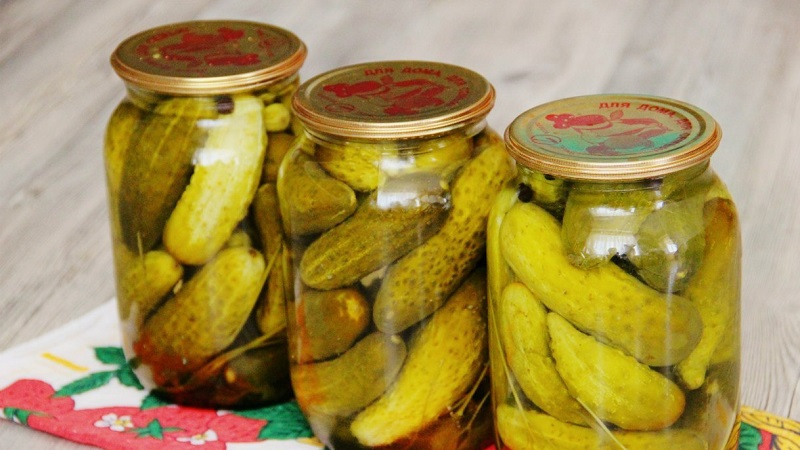 How to prepare crispy cucumbers with vodka for the winter: recipes and tips