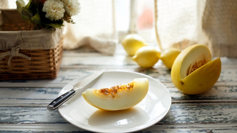 Is it possible to breastfeed a melon, how to choose it correctly and how much to eat