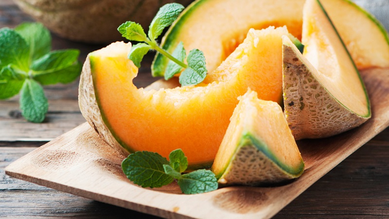 Is it possible to breastfeed a melon, how to choose it correctly and how much to eat