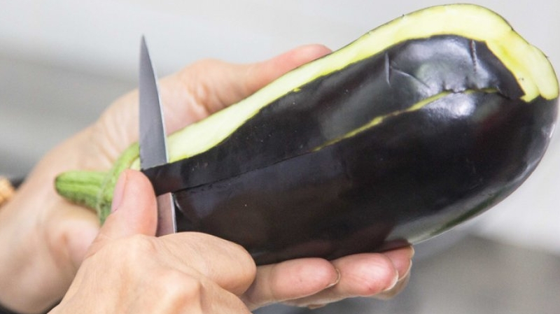 Do I need to peel eggplants and how to do it correctly