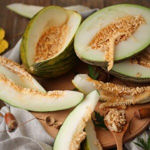 The benefits and harms of melon seeds for the body