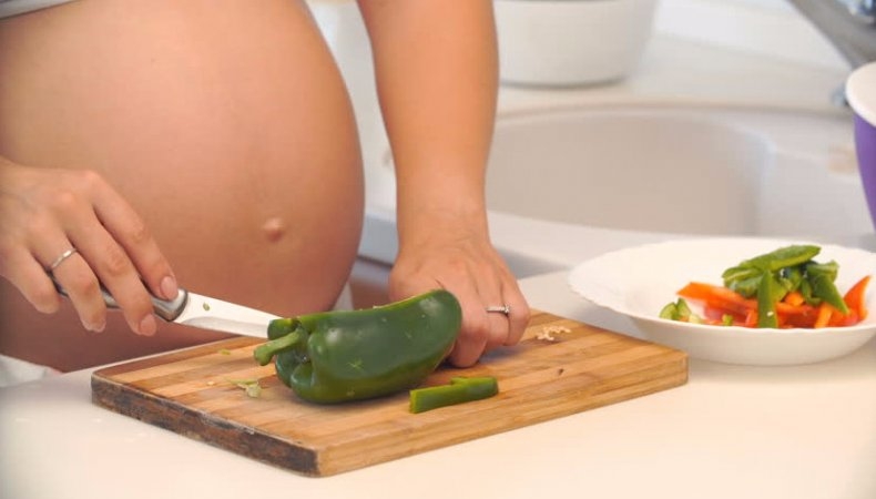 The benefits and harms of green bell pepper for the health of women, men and children