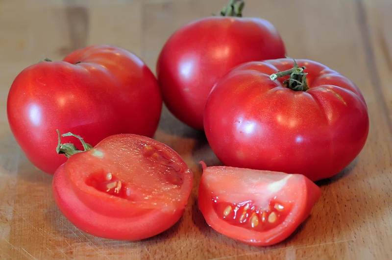 Sweet, fleshy and unpretentious tomato Sensei - a description of agricultural techniques and advice from experienced summer residents