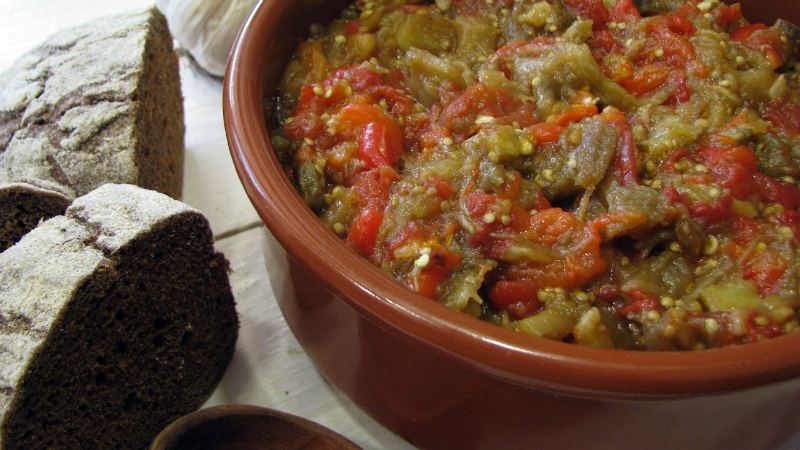 How to cook the most delicious eggplant caviar for the winter: a selection of the best recipes