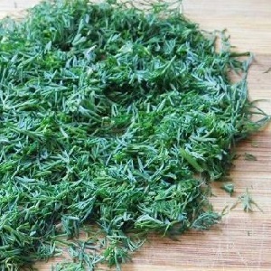 How to freeze dill for the winter in the freezer: harvesting methods and further use