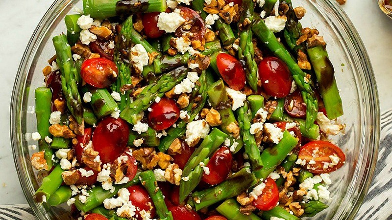 Can asparagus be eaten while breastfeeding and how to cook it properly