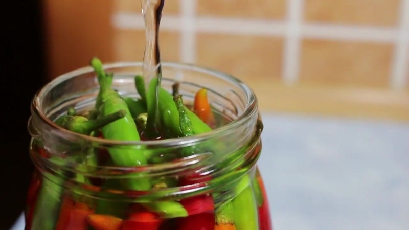 How to cook pickled hot peppers for the winter without sterilization: the simplest and most delicious recipes