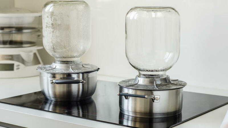 How to cook delicious and original sweet tomatoes in liter jars for the winter