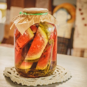 How to prepare tasty and healthy watermelons in your own juice for the winter