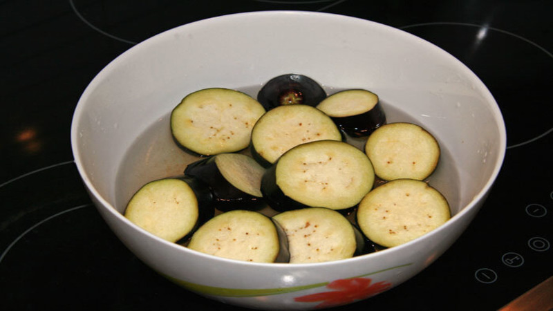 How to freeze fresh eggplants for the winter at home, and what to cook from them