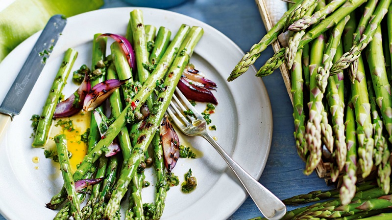 Why pickled asparagus is useful and how to cook it at home