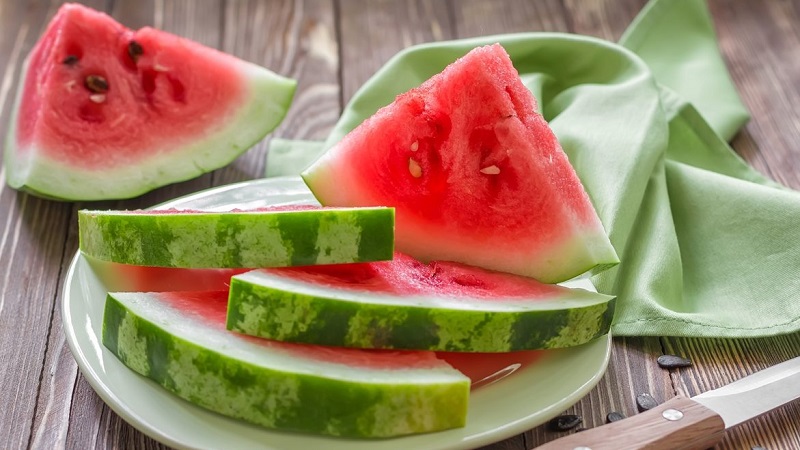 How to understand that a watermelon has gone bad and what to do if it happened