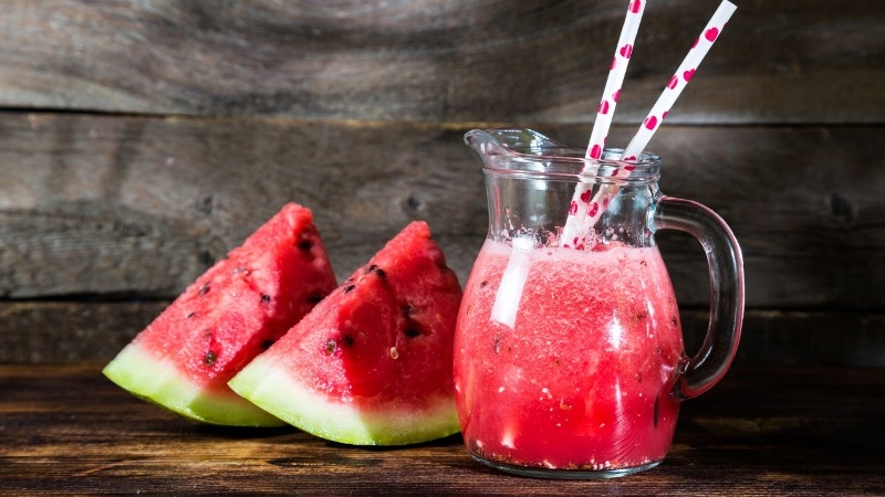 How to understand that a watermelon has gone bad and what to do if it happened